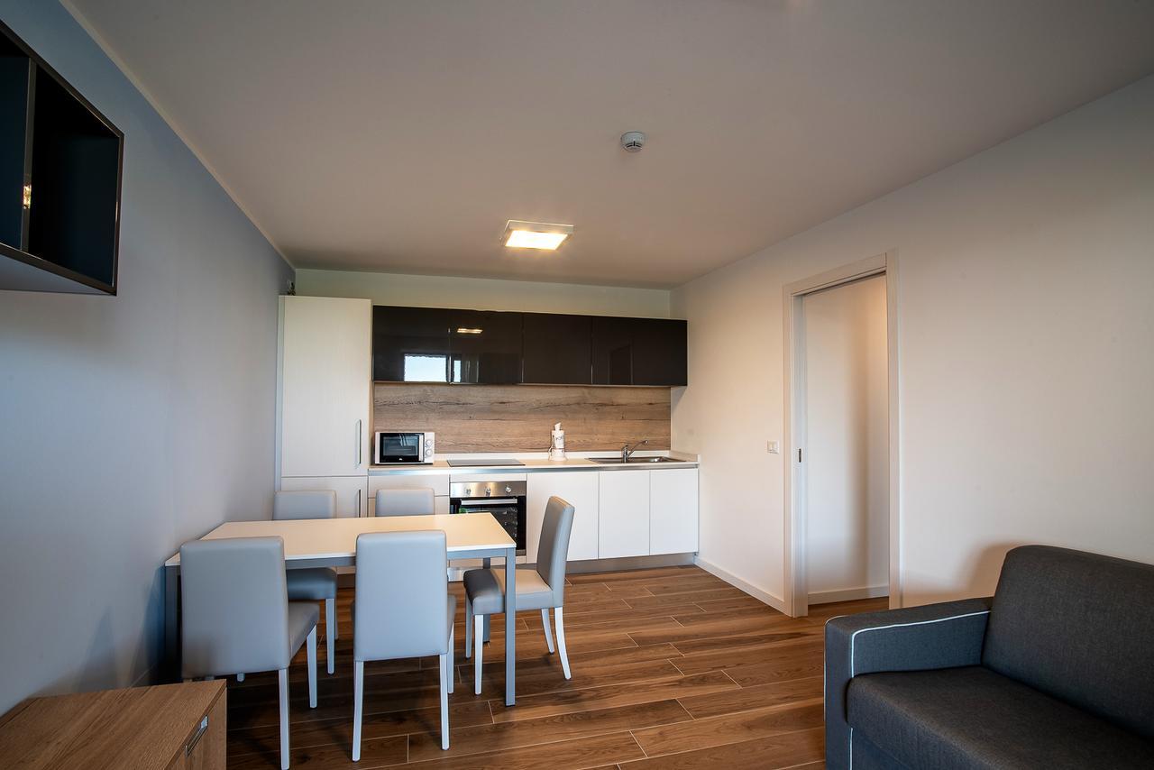 Aparthotel Miramare Grado Exteriör bild