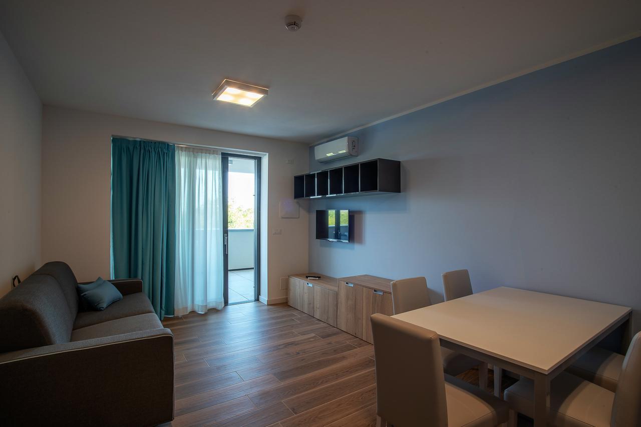 Aparthotel Miramare Grado Exteriör bild
