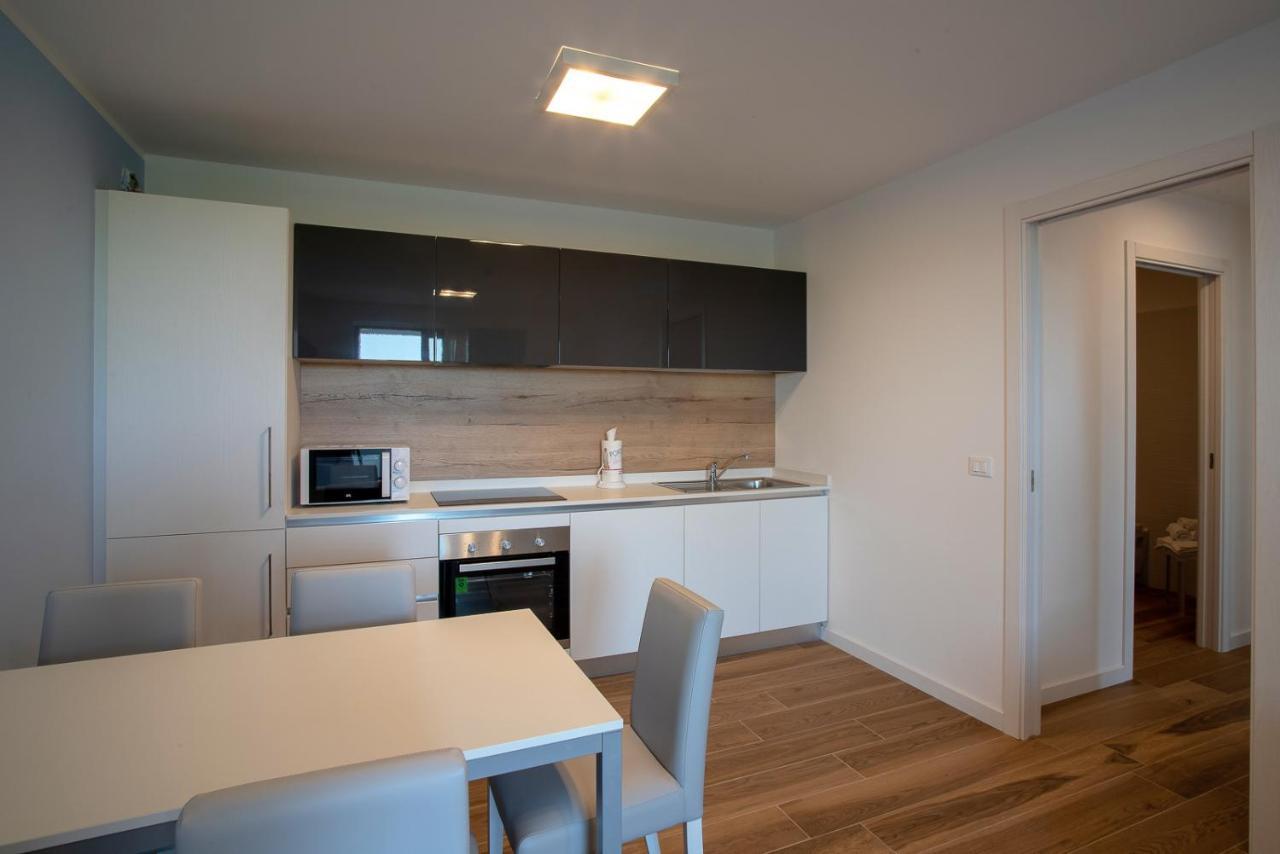 Aparthotel Miramare Grado Exteriör bild