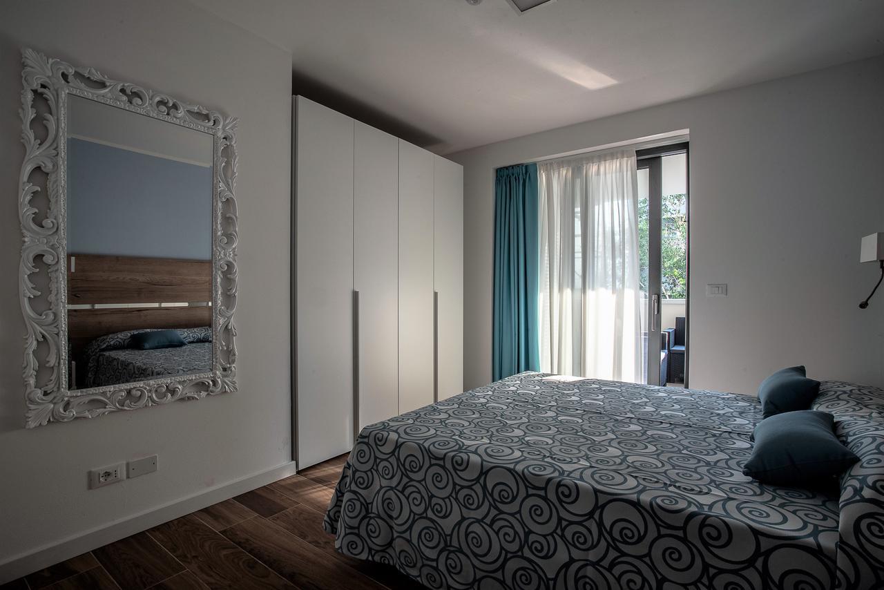 Aparthotel Miramare Grado Exteriör bild