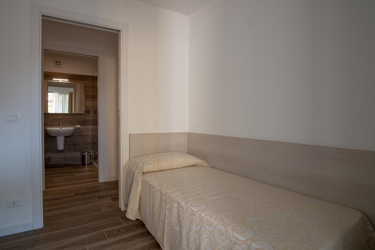 Aparthotel Miramare Grado Exteriör bild
