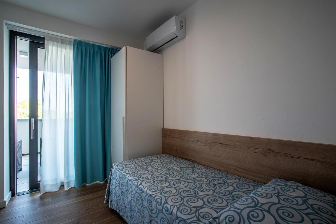 Aparthotel Miramare Grado Exteriör bild