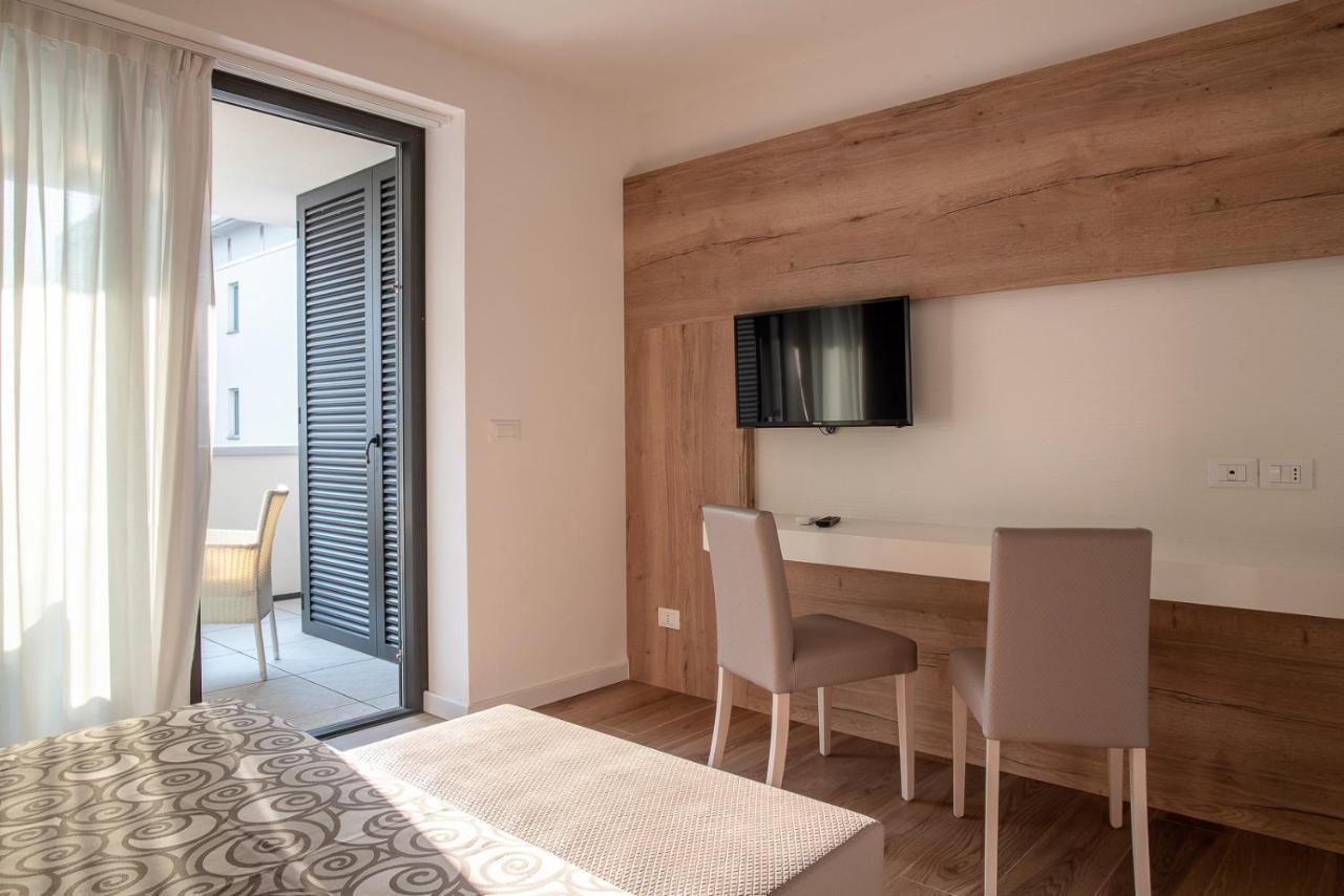 Aparthotel Miramare Grado Exteriör bild
